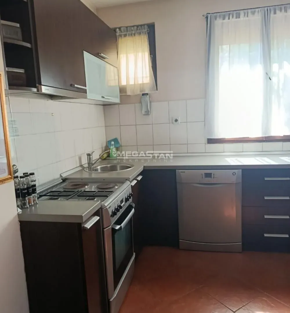 Sale, house, 270m², Mali Mokri Lug, Zvezdara Sve Podlokacije