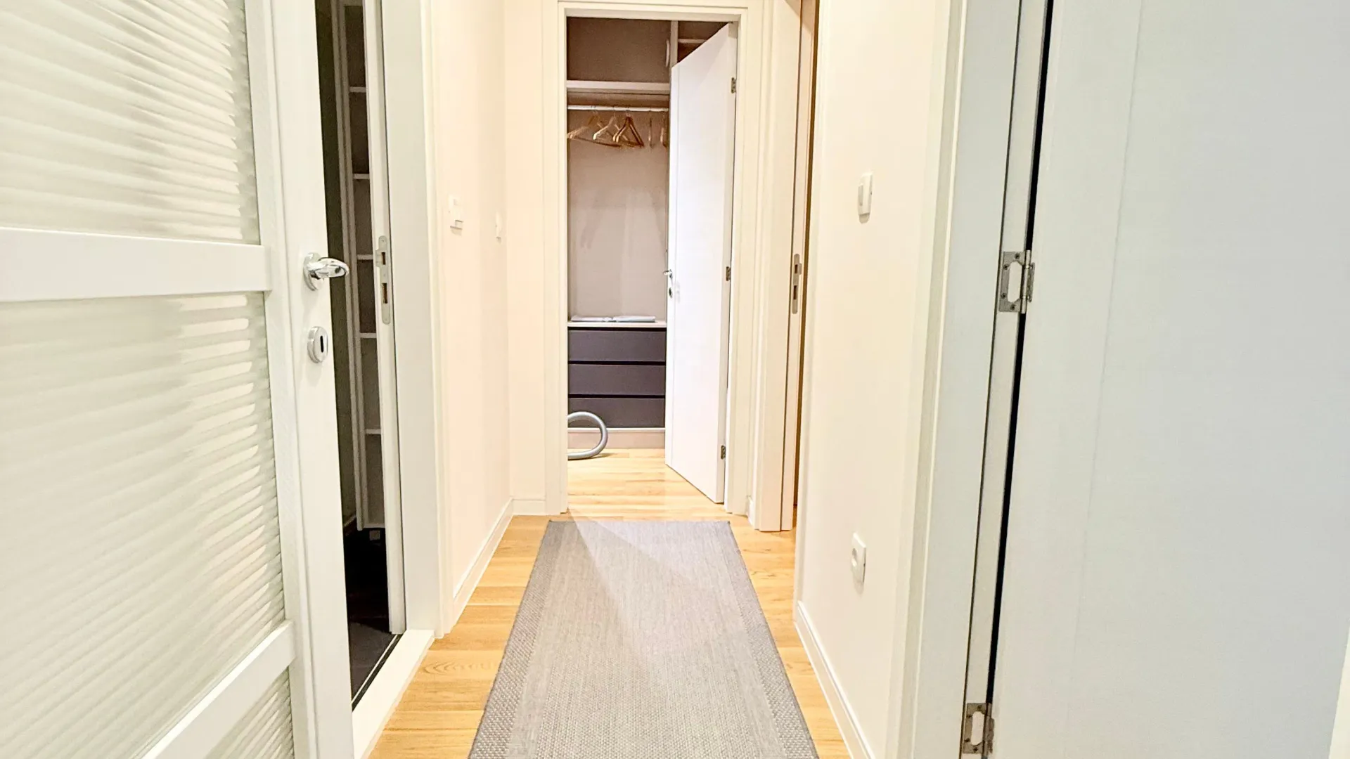 Izdavanje, trosoban stan, 96m², Central Point, Podgorica