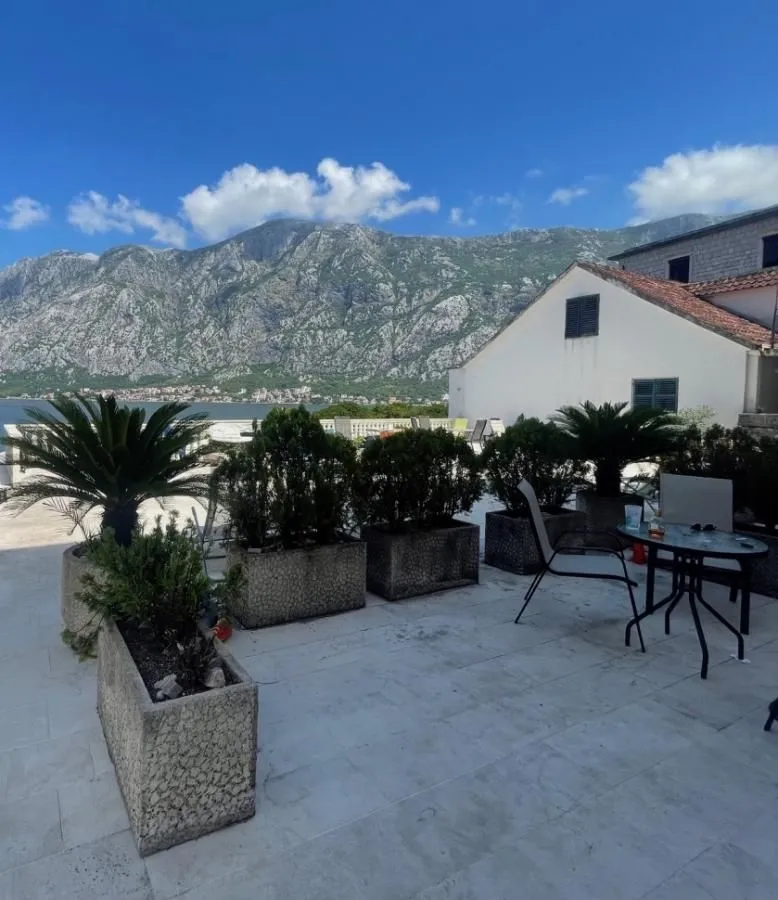 Prodaja, jednosoban stan, 40m², Prčanj, Kotor
