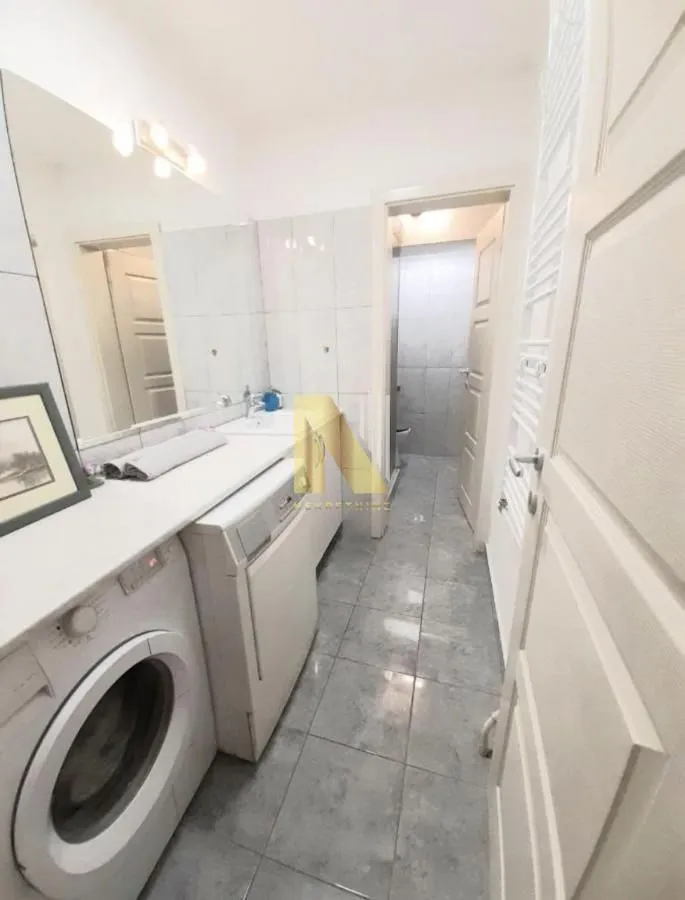 Izdavanje, dvosoban stan, 43m², Centar, Novi Sad