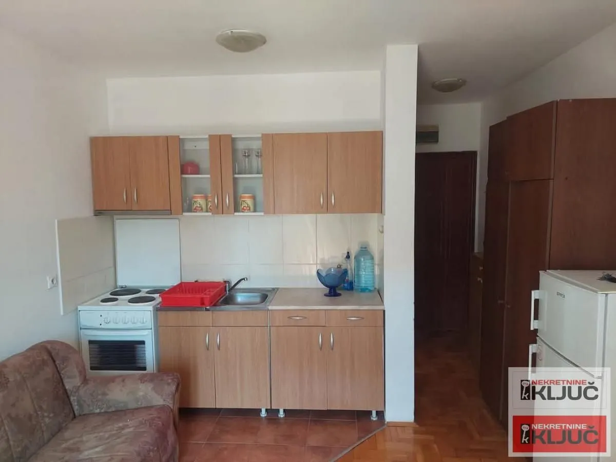 Izdavanje, garsonjera, 30m², Sajmište, Novi Sad