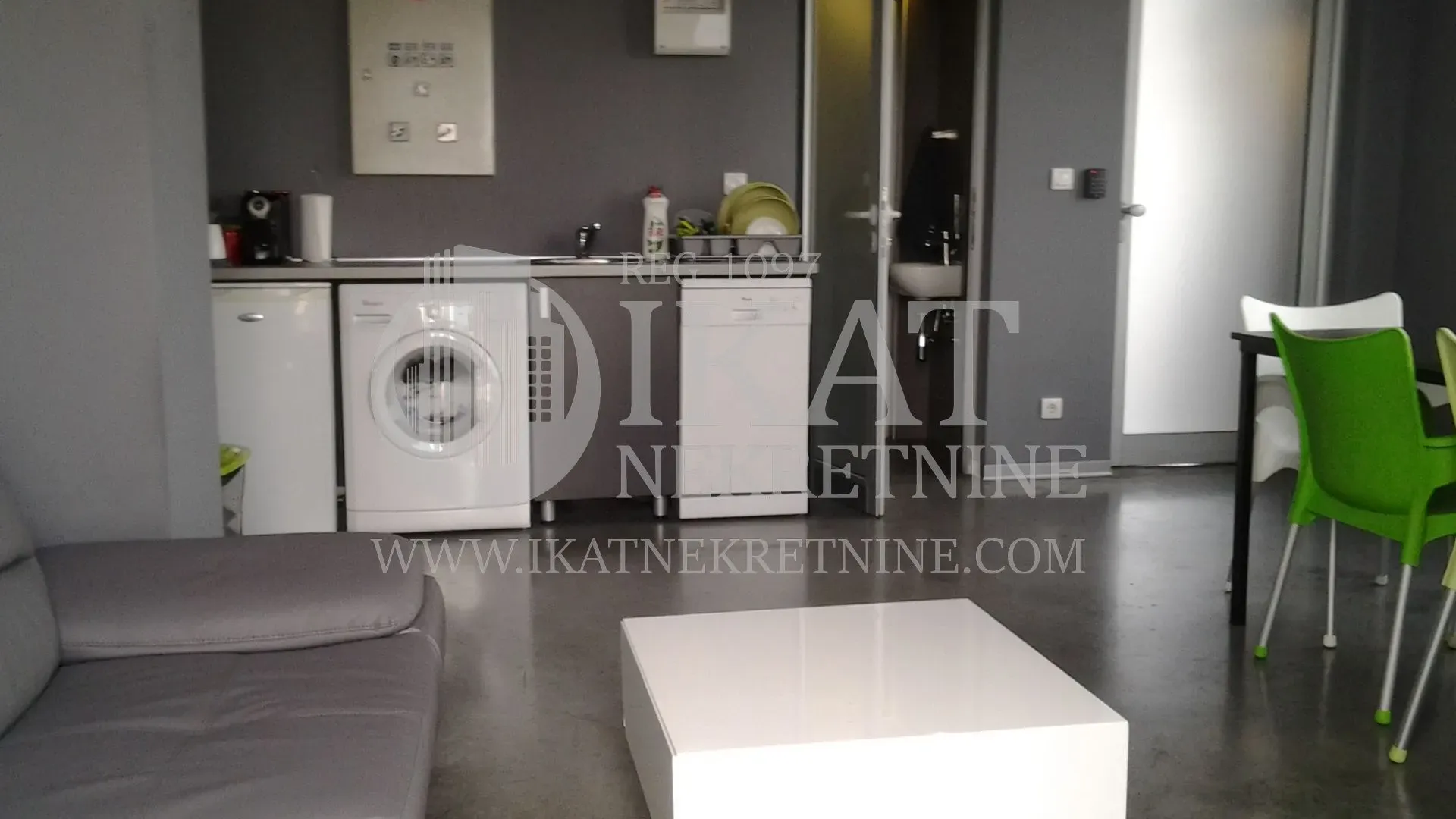 Sale, office space, 1045m², Karlovčić, Pećinci