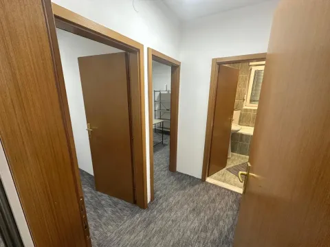 Rent, office space, 30m², Zagorič, Podgorica - image 8