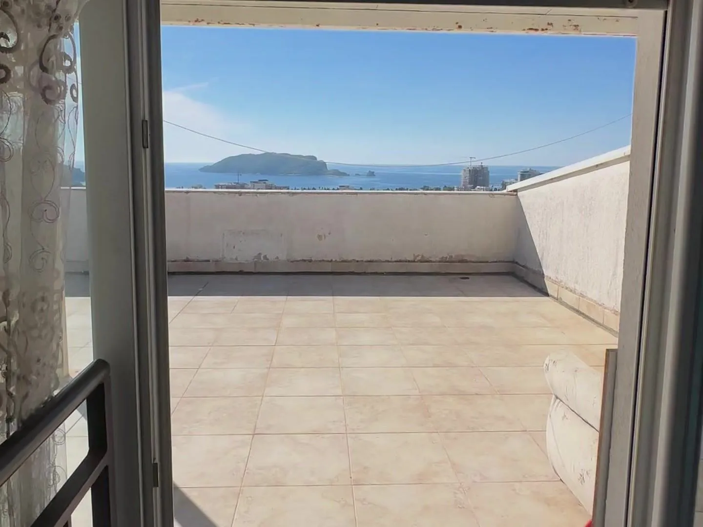 Large terrace with a sea view.