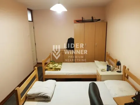 Izdavanje, trosoban stan, 75m², Vračar Centar, Vračar Sve Podlokacije - image 4