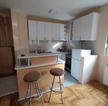 Izdavanje, četvorosoban stan, 110m², Železnička Stanica, Novi Sad Sve Podlokacije - image 3