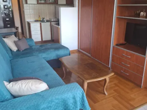 Izdavanje, jednosoban stan, 33m², Škaljari, Kotor - image 5