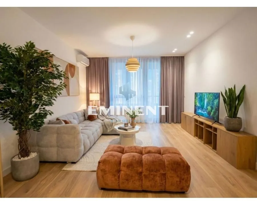 Izdavanje, trosoban stan, 84m², Savski Venac, Beograd