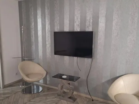 Izdavanje, četvorosoban stan, 270m², Kalenić Pijaca, Vračar Sve Podlokacije - image 7