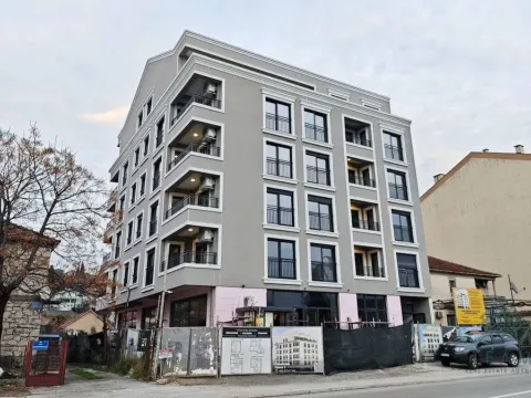 Izdavanje, poslovni prostor, 67m², Preko Morače, Podgorica