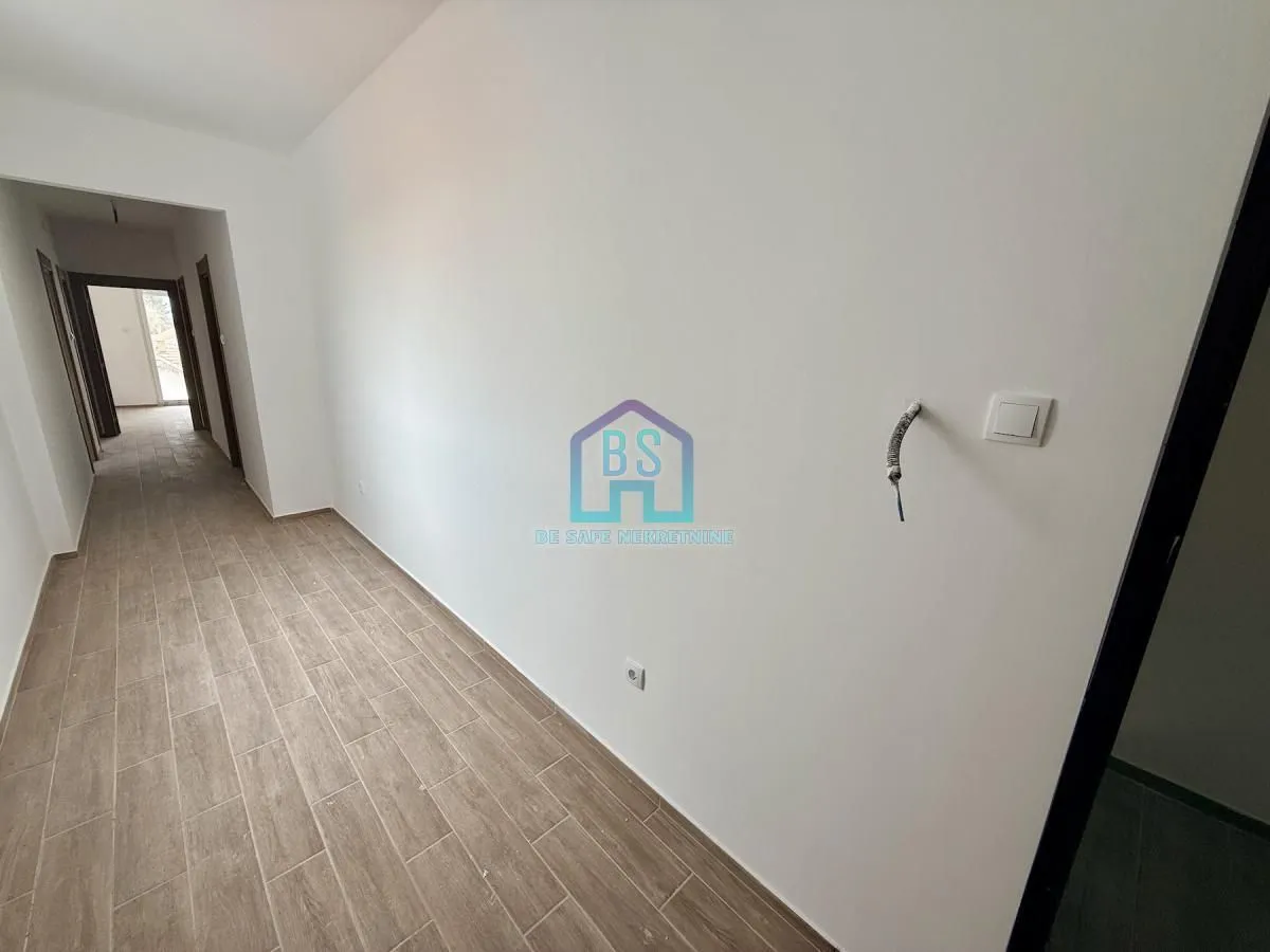 Prodaja, četvorosoban stan, 104m², Vidovdansko naselje, Novi Sad Sve Podlokacije