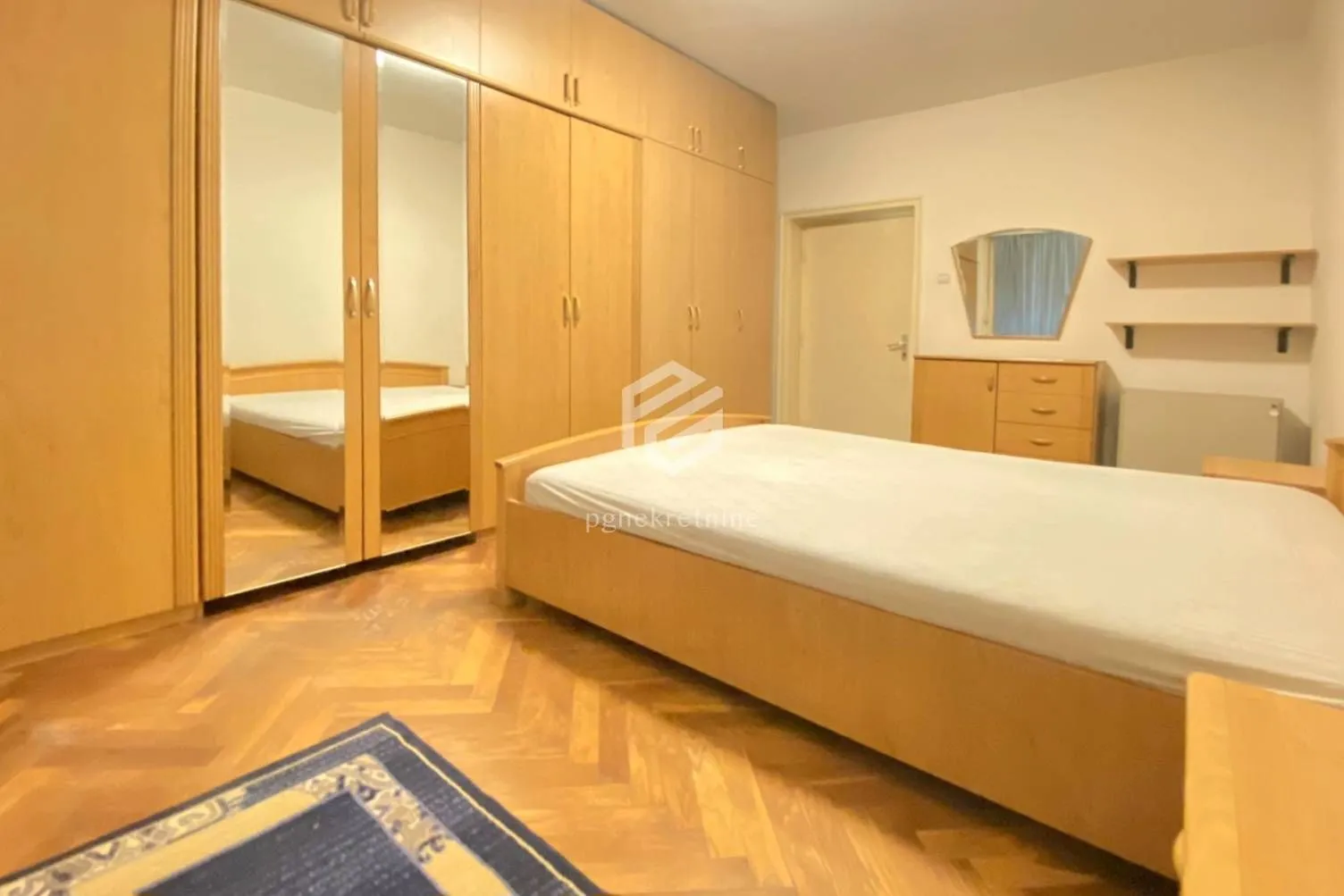 Izdavanje, dvosoban stan, 68m², Centar, Podgorica