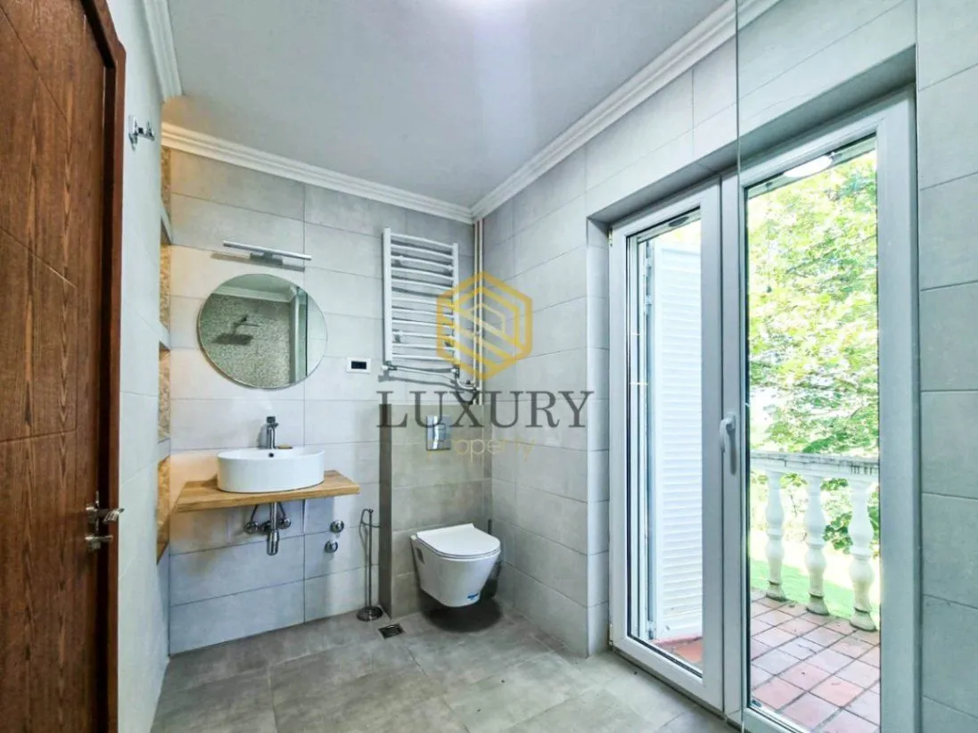 Rent, house, 250m², Mareza, Podgorica