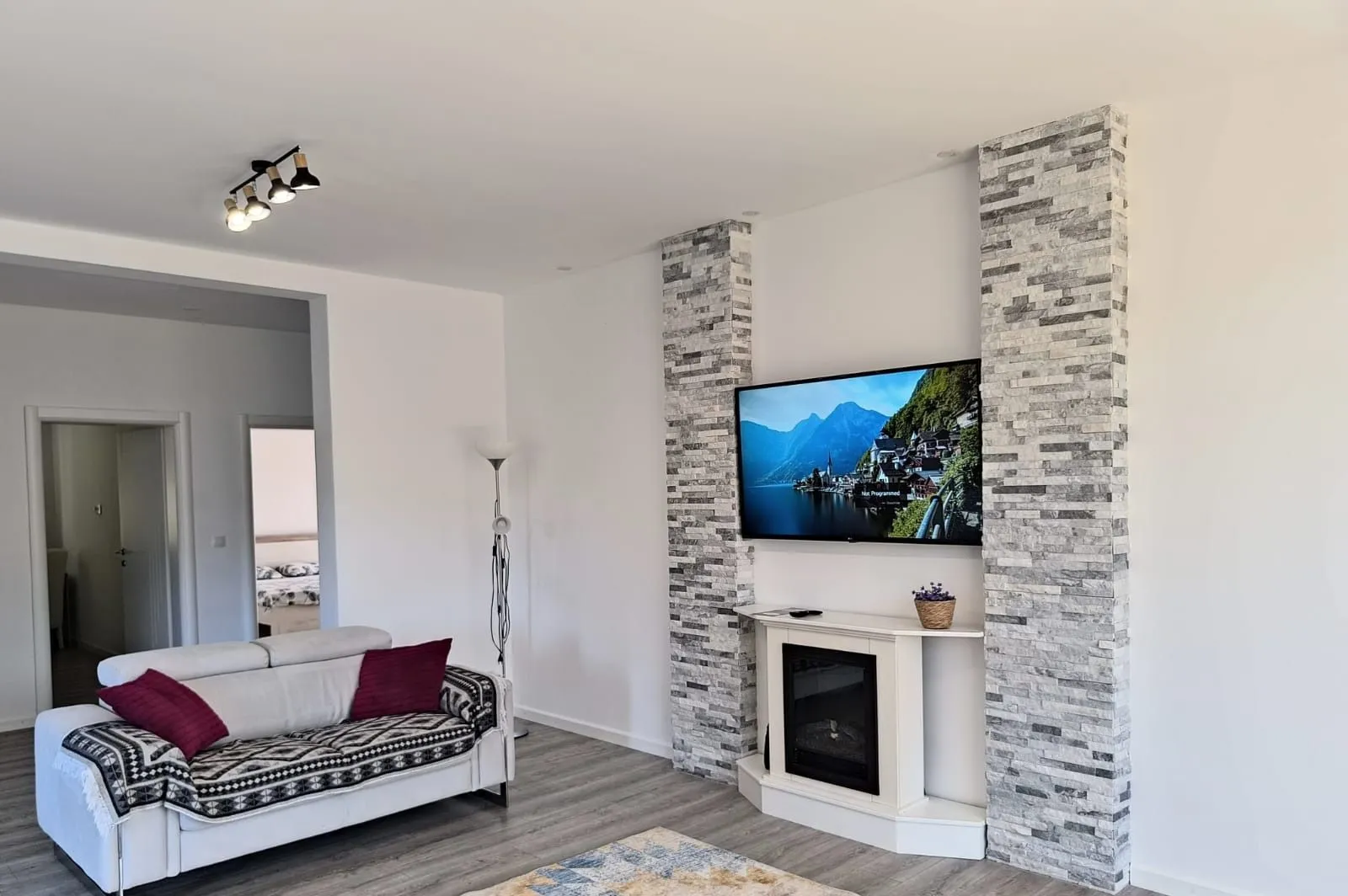Izdavanje, trosoban stan, 147m², Đenovići, Herceg Novi