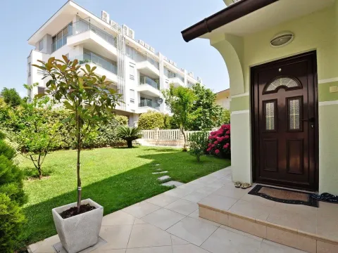 Prodaja, kuća, 222m², Tivat, Crna Gora - image 13
