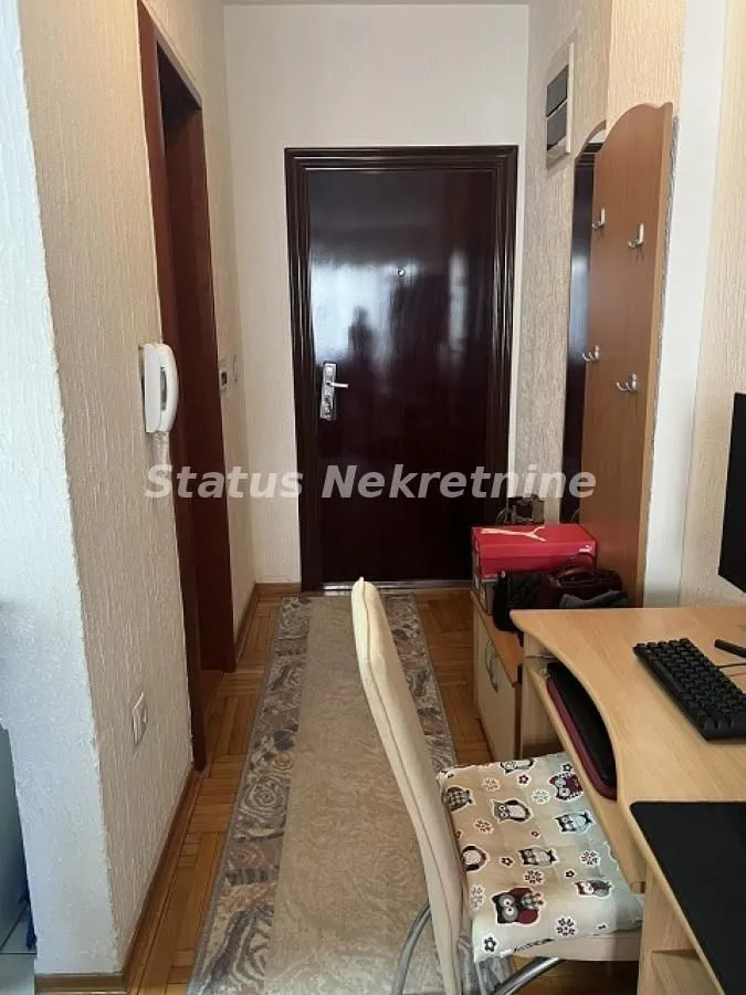 Izdavanje, garsonjera, 25m², Bulevar Oslobodjenja, Novi Sad Sve Podlokacije