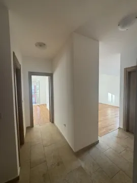 Izdavanje, dvosoban stan, 62m², Stari Aerodrom, Podgorica - image 3