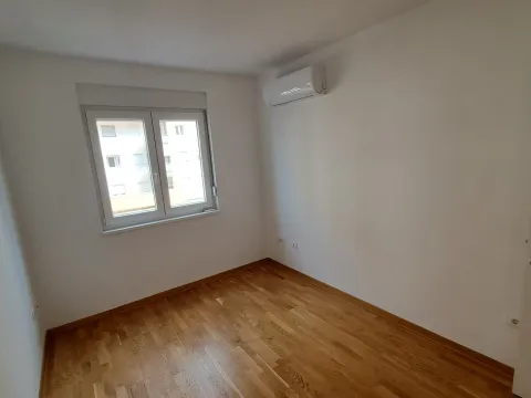 Izdavanje, dvosoban stan, 65m², Zagorič, Podgorica - image 13