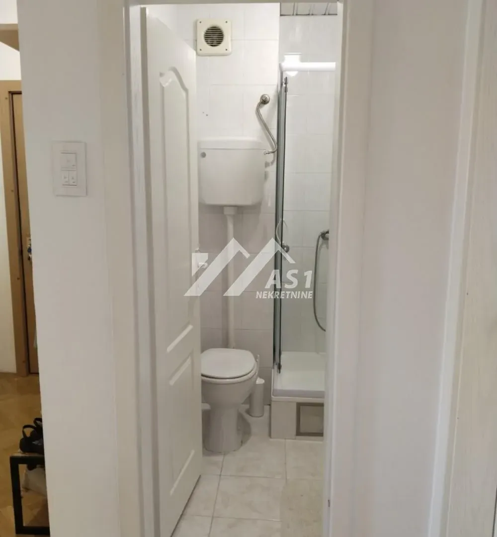 Izdavanje, trosoban stan, 100m², Spens, Novi Sad Sve Podlokacije