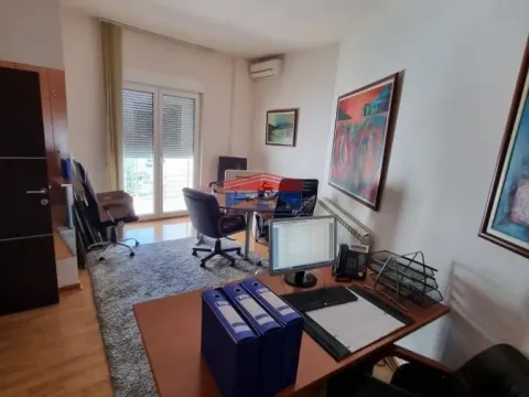 Izdavanje, poslovni prostor, 123m², Bulevar Evrope, Novi Sad Sve Podlokacije - image 2