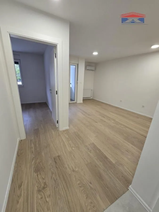 Izdavanje, dvosoban stan, 42m², Podbara, Novi Sad Sve Podlokacije