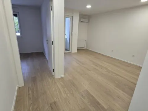Izdavanje, dvosoban stan, 42m², Podbara, Novi Sad Sve Podlokacije - image 6