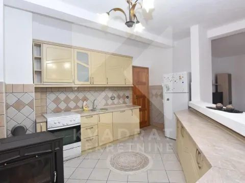 Izdavanje, četvorosoban stan, 150m², Stari Aerodrom, Podgorica - image 4