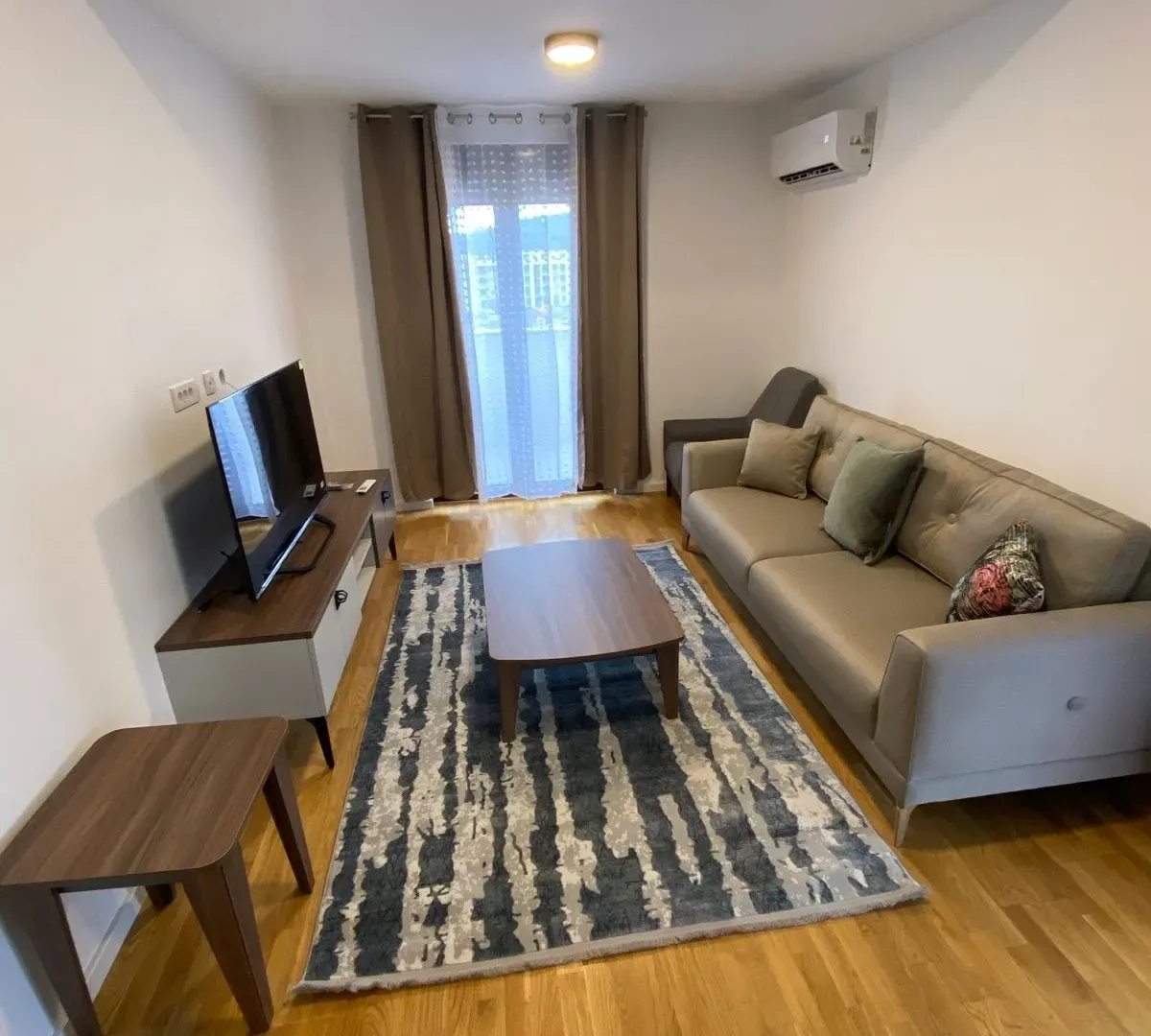 Izdavanje, dvosoban stan, 50m², Zabjelo, Podgorica