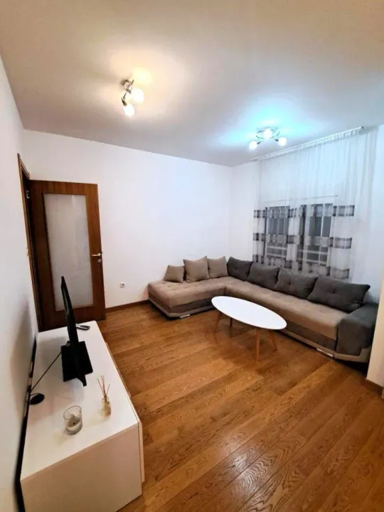Izdavanje, jednosoban stan, 48m², Blok 6, Podgorica