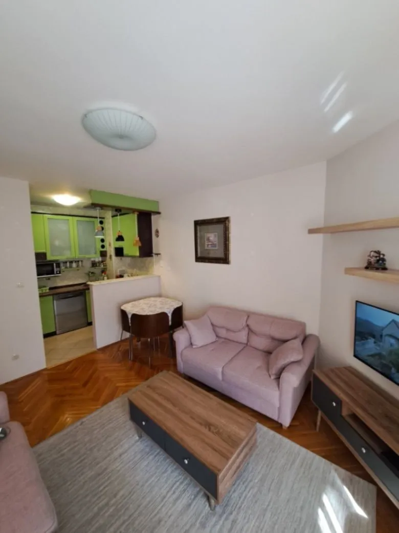 Izdavanje, jednosoban stan, 38m², Blok 9, Podgorica
