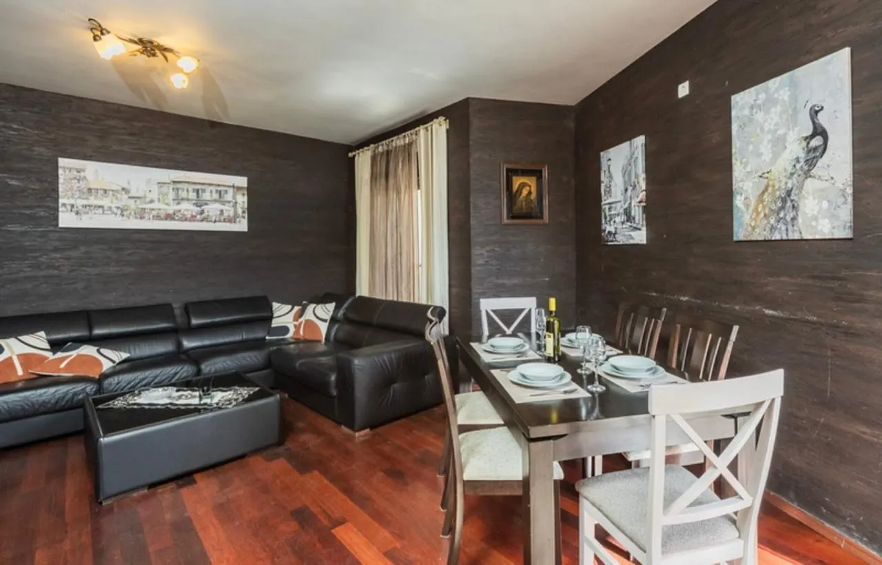 Rent, three bedroom apartment, 170m², Dobrota, Kotor