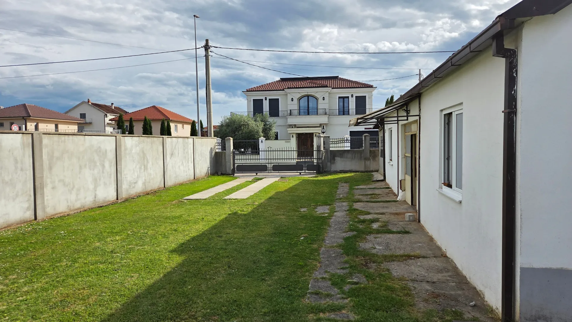 Rent, house, 90m², Gornja Gorica, Podgorica