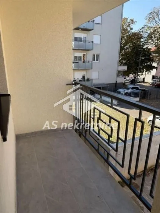 Prodaja, trosoban stan, 71m², Zemun Cara Dušana, Zemun Sve Podlokacije