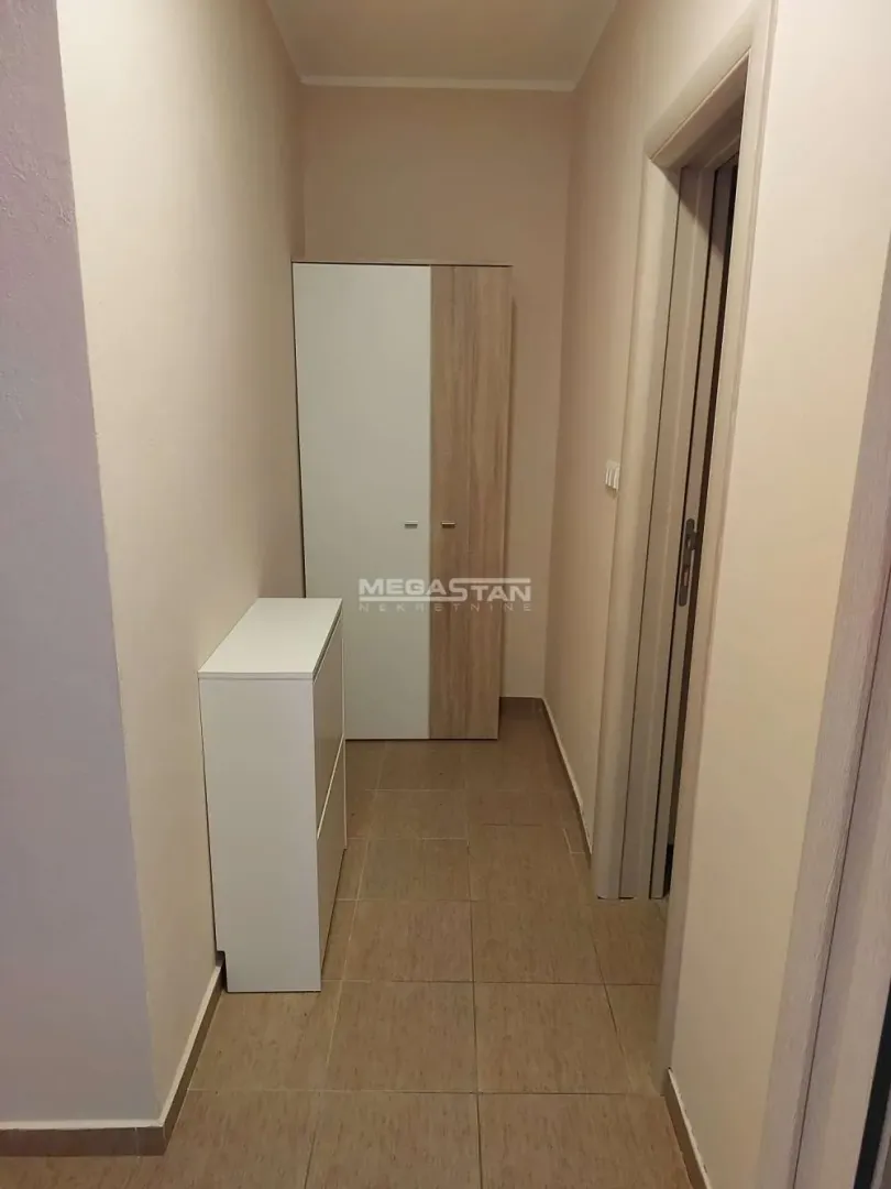 Izdavanje, dvosoban stan, 40m², Ledine, Beograd