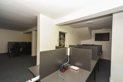 Rent, house, 500m², Stari Aerodrom, Podgorica - image 21