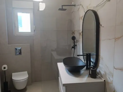 Izdavanje, garsonjera, 28m², Centar, Budva - image 11