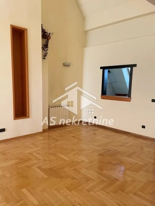 Izdavanje, stan, 207m², Kalenić Pijaca, Vračar Sve Podlokacije