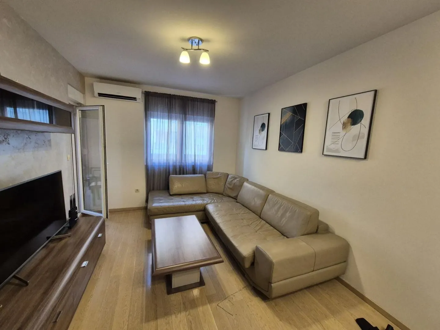 Izdavanje, jednosoban stan, 50m², City Kvart, Podgorica