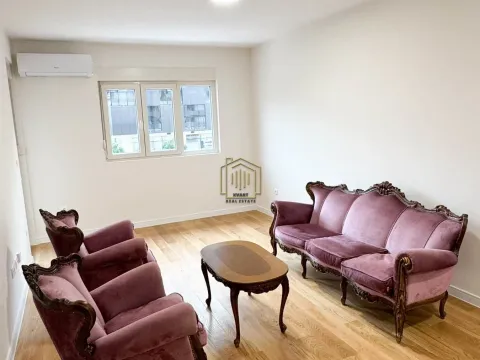 Izdavanje, jednosoban stan, 49m², Central Point, Podgorica