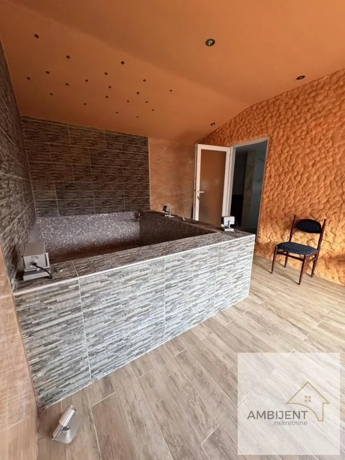 Prodaja, kuća, 203m², Novi Banovci, Stara Pazova