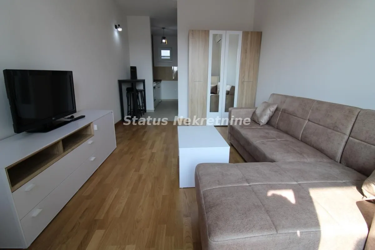 Izdavanje, garsonjera, 30m², Petrovaradin, Novi Sad