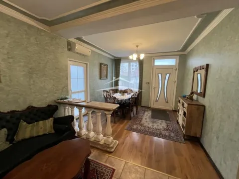 Izdavanje, kuća, 220m², Savski Venac, Beograd - image 10