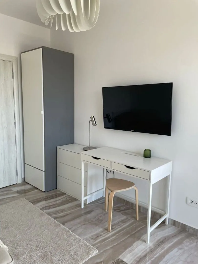 Izdavanje, trosoban stan, 123m², Tivat, Crna Gora