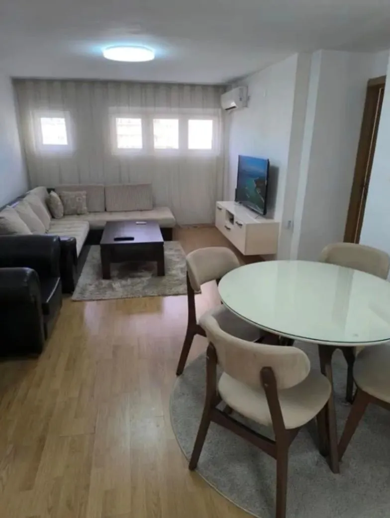 Izdavanje, dvosoban stan, 58m², Centar, Podgorica
