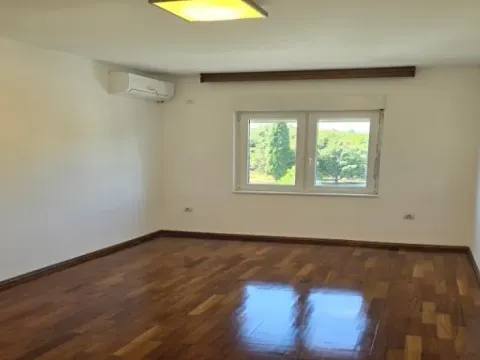 Prodaja, dvosoban stan, 90m², Podgorica, Crna Gora - image 3