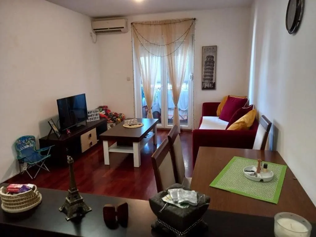 Izdavanje, jednosoban stan, 41m², Stari Aerodrom, Podgorica