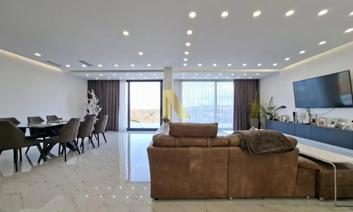 Sale, house, 230m², Tatarsko brdo, Petrovaradin