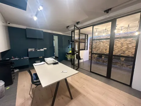 Poslovni prostor in Momišići