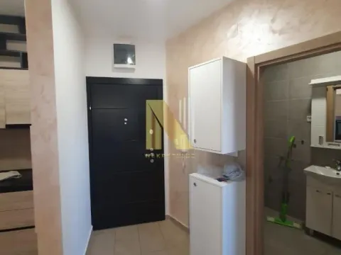 Izdavanje, jednosoban stan, 39m², Bulevar patrijarha Pavla, Novi Sad Sve Podlokacije - image 2