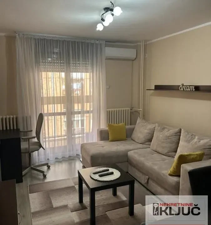 Rent, studio apartment, 29m², Bulevar Oslobodjenja, Novi Sad Sve Podlokacije
